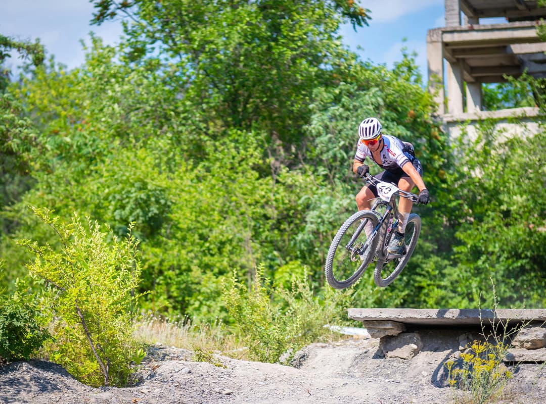 Pros and Cons of Traveling on a Mountain Bike